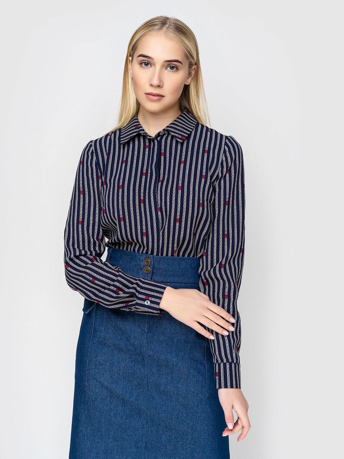 Блузки темных оттенков