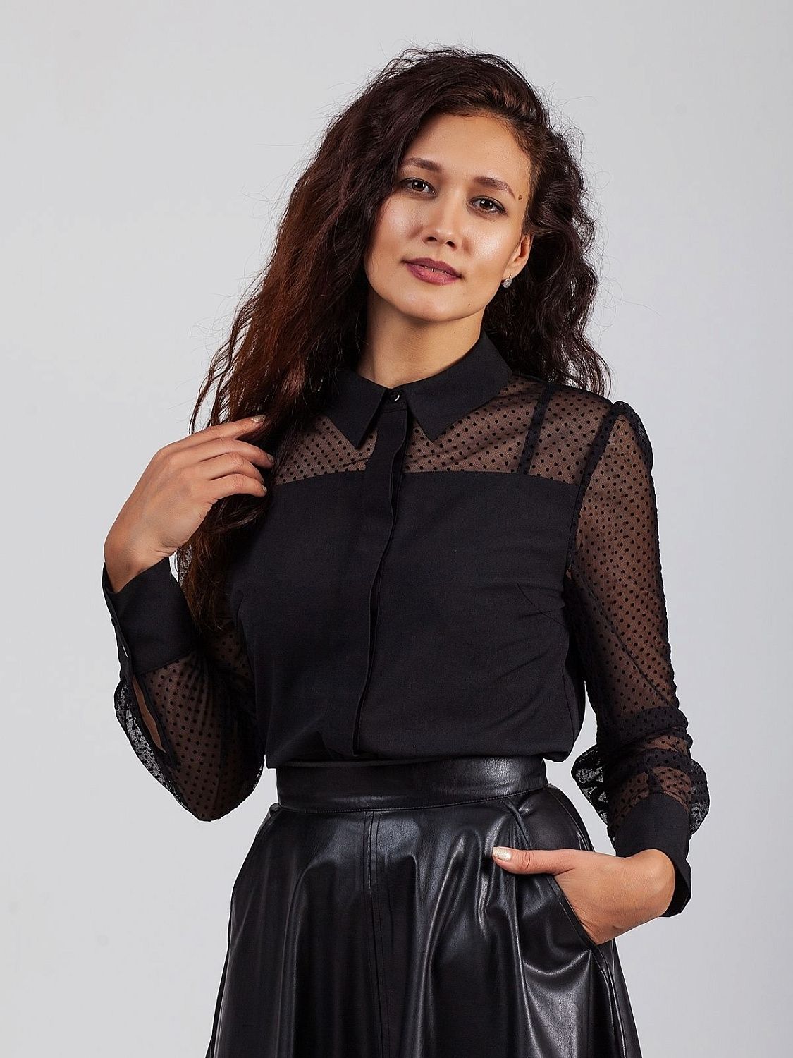 Блузки темных оттенков