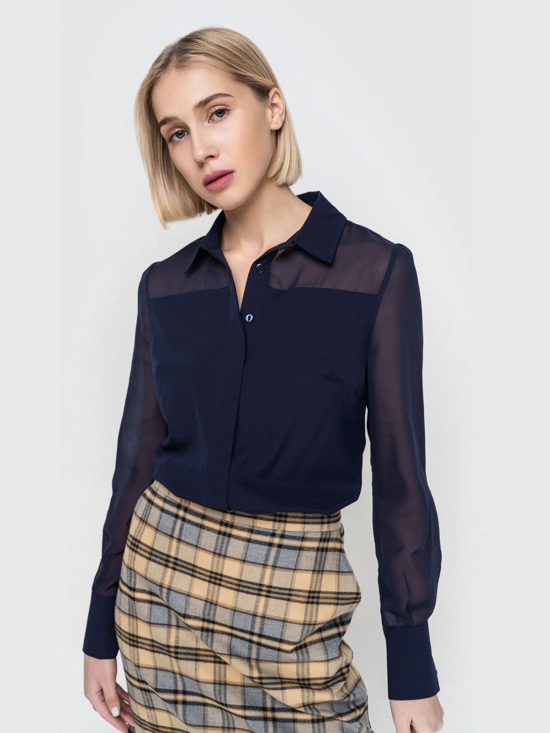 Блузки темных оттенков