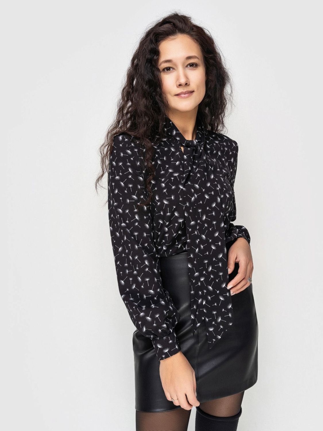 Блузки темных оттенков